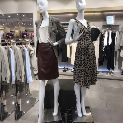 服装店铺如何通过假模特这几点吸引顾客驻足